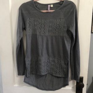 Like new!! Grey long sleeved top